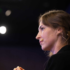 La directora de la Fundación Princesa de Asturias, Teresa Sanjurjo, junto Clara Fontán y María Porta, ganadoras de la cuarta edición del Premio Mujer y Liderazgo