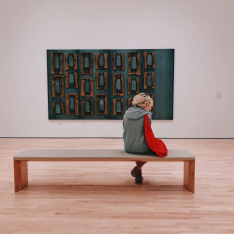 Why people love art museums? Why people love art museums?